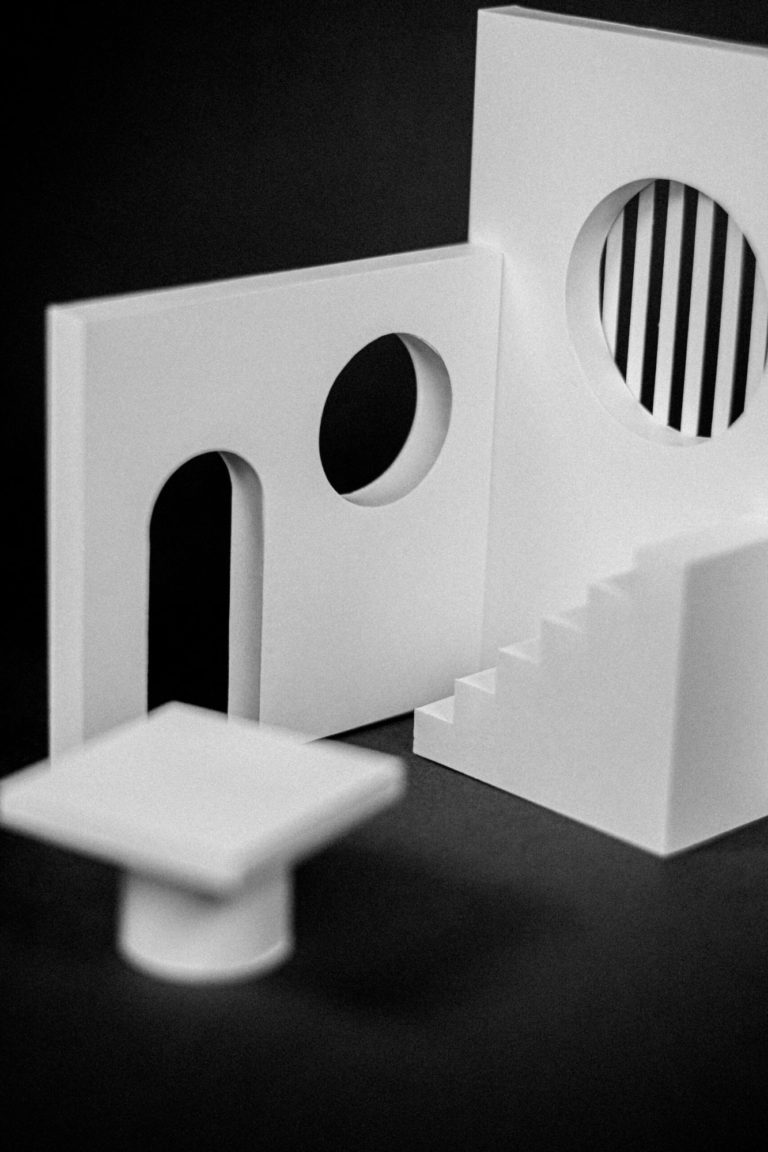 Suzanne - Set design géométrique en papier