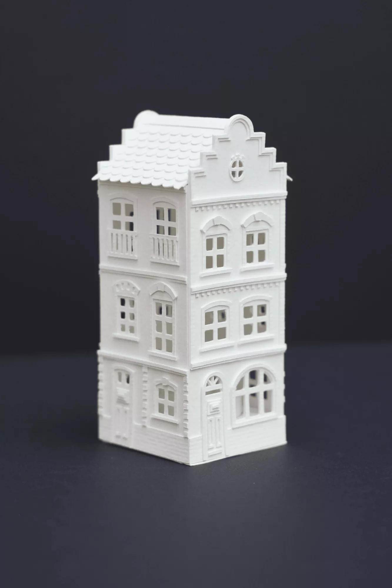 Héliade - Photophore d'une maison en papier