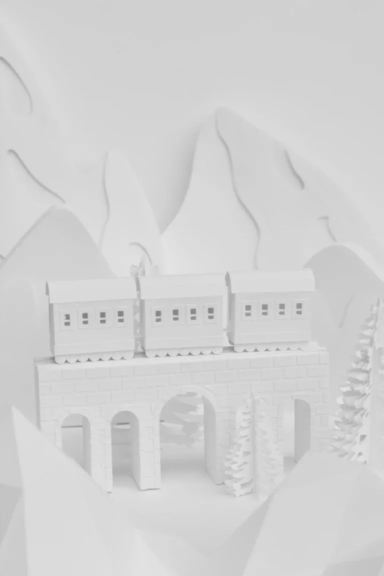 Zemestan - Set design montagne train en papier